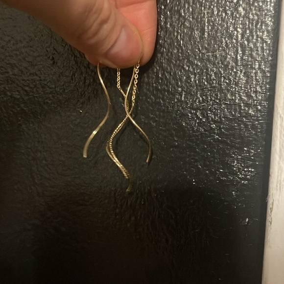 Gold swirl formal earring set - Picture 5 of 5